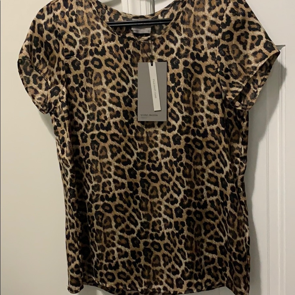NWT VERO MODA leopard top